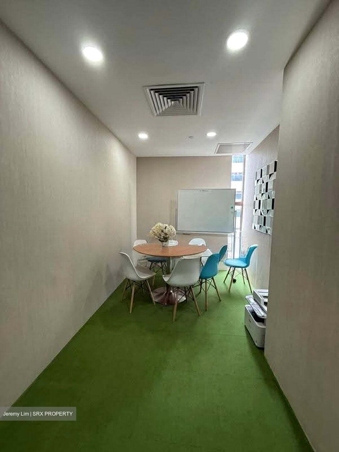 Palais Renaissance (D9), Office #632373331